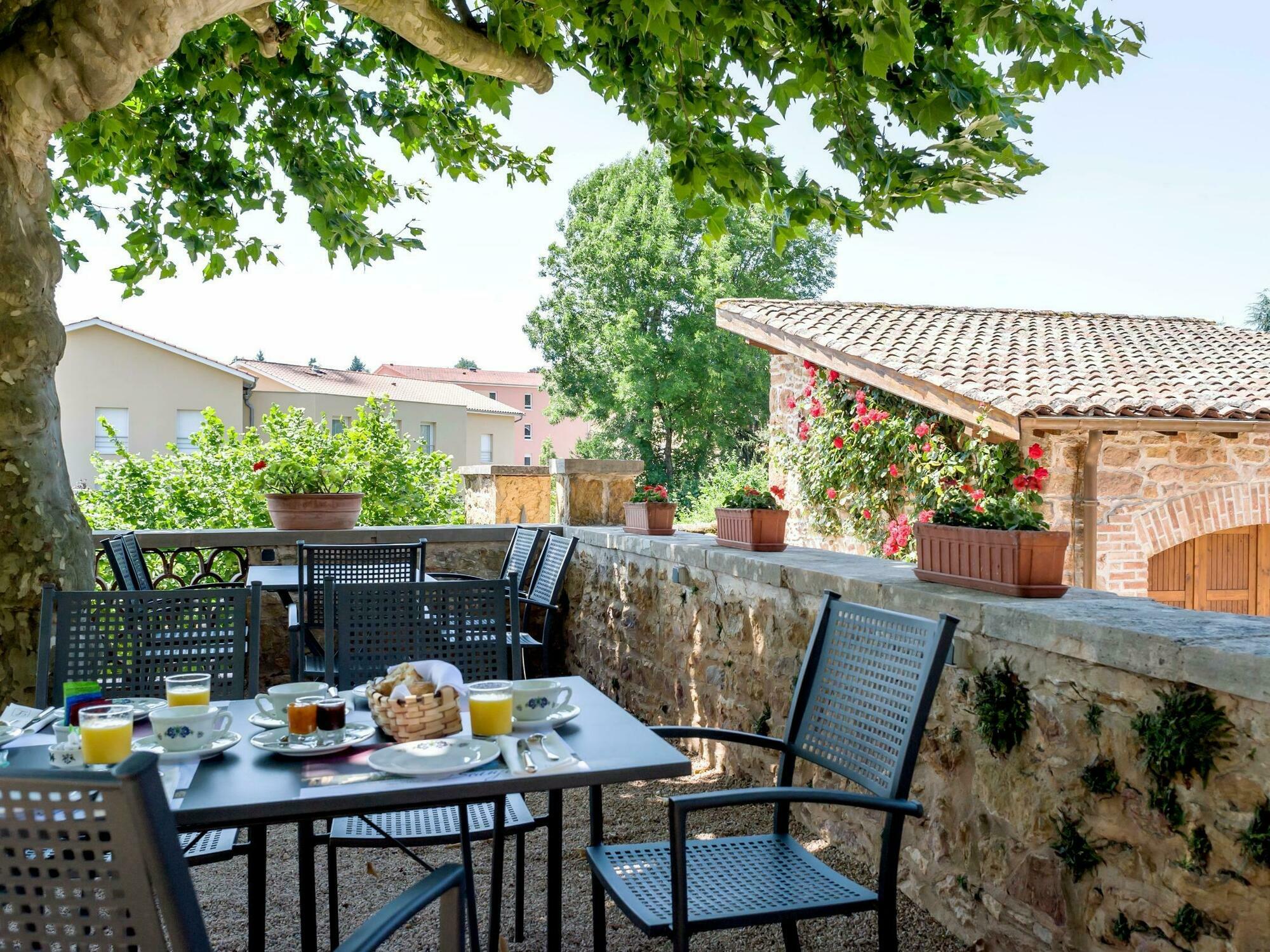 Contact Hotels Le Savigny & Spa Blacé Zewnętrze zdjęcie